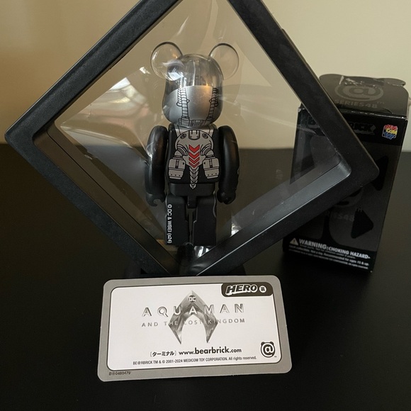 SECRET Bearbrick Series 48 100% AQUAMAN Black Manta - Picture 3 of 3